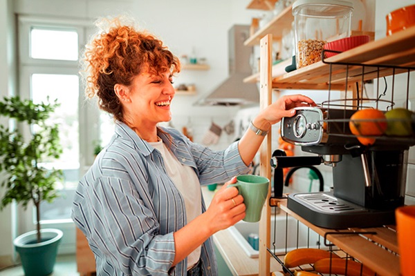 Préparer un café avec une machine à expresso manuelle à piston